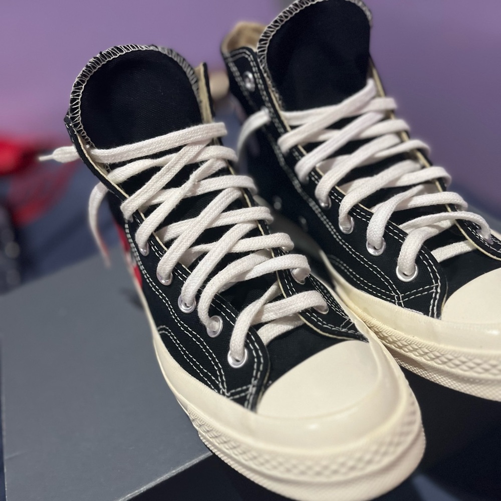 Converse x PLAY Comme des size 10.5 women ,clean looks really good .